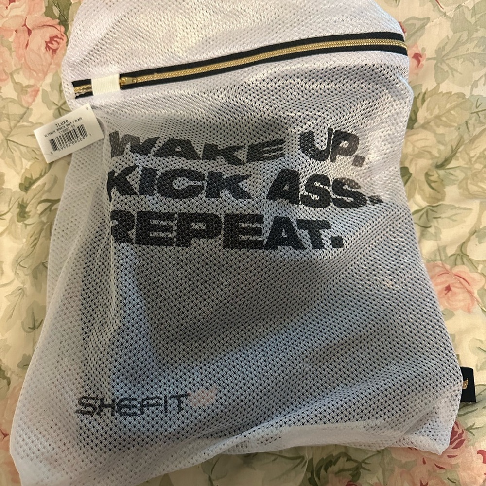 NWT 1 Luxe SHEFIT sports bra black